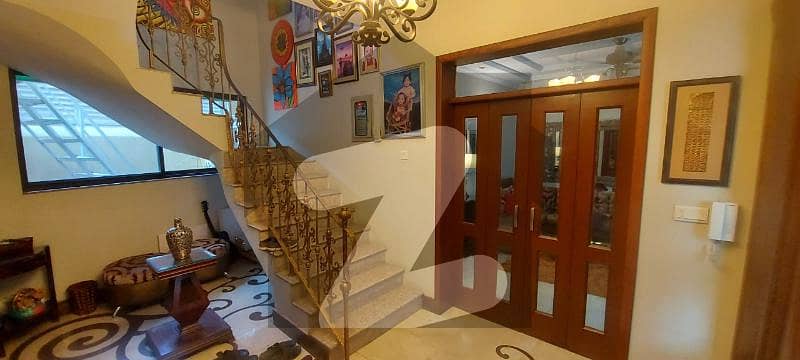 شادمان لاہور میں 4 کمروں کا 10 مرلہ مکان 4.25 کروڑ میں برائے فروخت۔