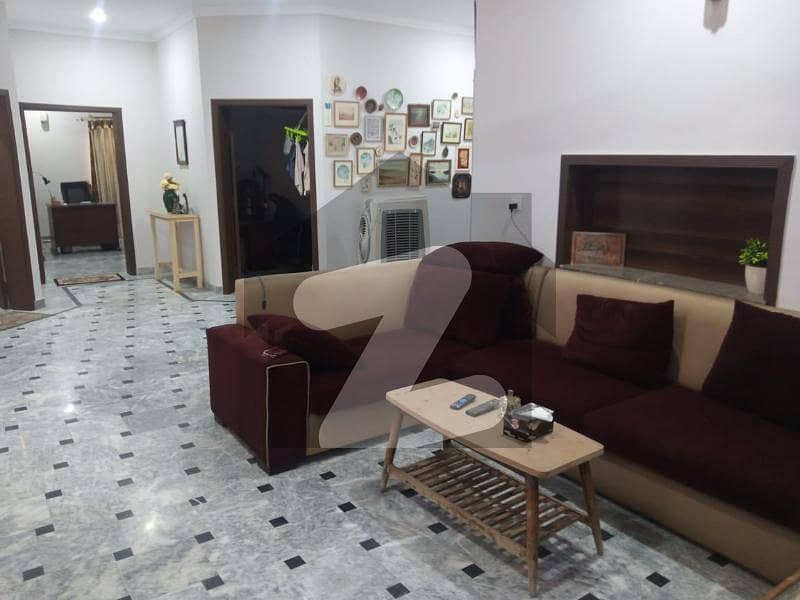 یو ای ٹی ہاؤسنگ سوسائٹی ۔ بلاک بی یو ای ٹی ہاؤسنگ سوسائٹی لاہور میں 9 کمروں کا 1.15 کنال مکان 3.75 کروڑ میں برائے فروخت۔