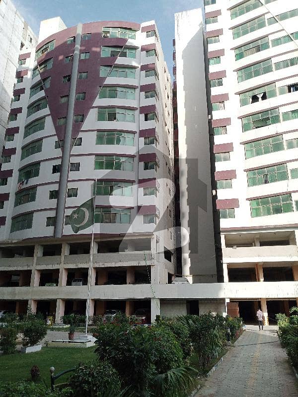 صنوبر ٹوِن ٹاور سعدی روڈ کراچی میں 3 کمروں کا 7 مرلہ فلیٹ 45 ہزار میں کرایہ پر دستیاب ہے۔