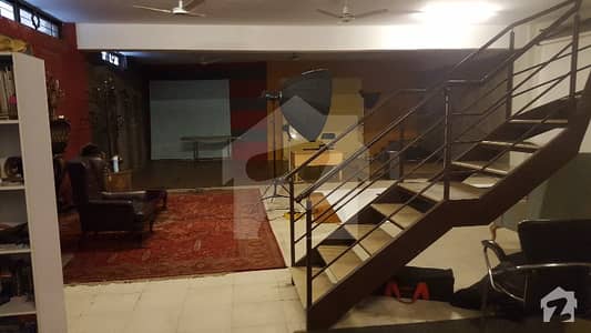 مولانا شوکت علی روڈ لاہور میں 1 کنال عمارت 12.5 کروڑ میں برائے فروخت۔