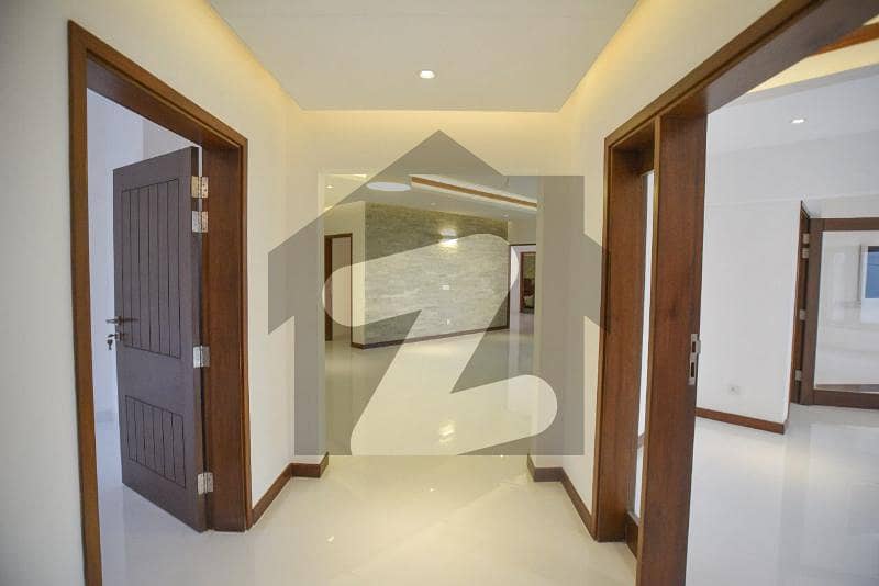 کلفٹن ۔ بلاک 2 کلفٹن کراچی میں 5 کمروں کا 15 مرلہ فلیٹ 5.6 کروڑ میں برائے فروخت۔