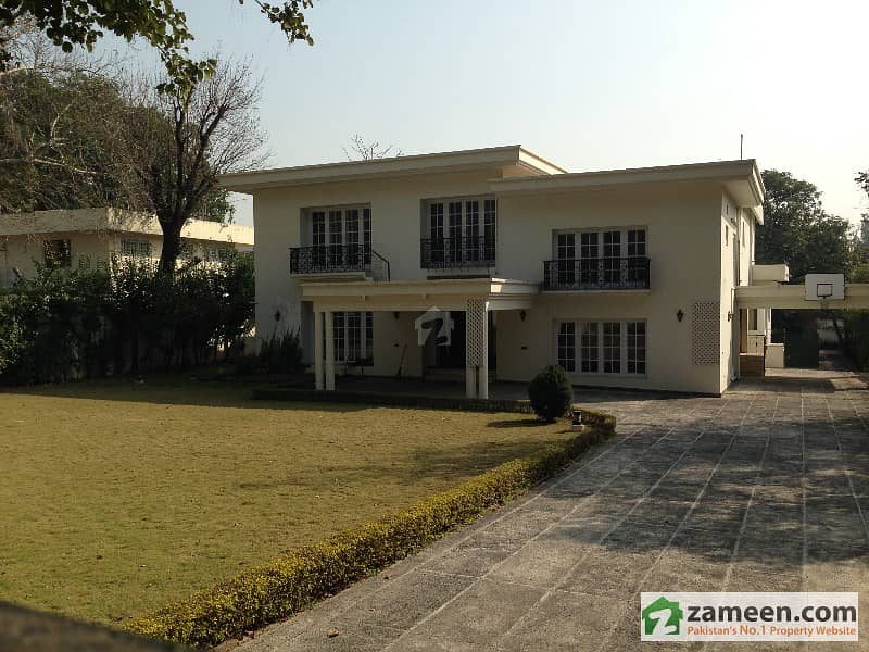 2700 Sq Yards New House For Sale On Main Road