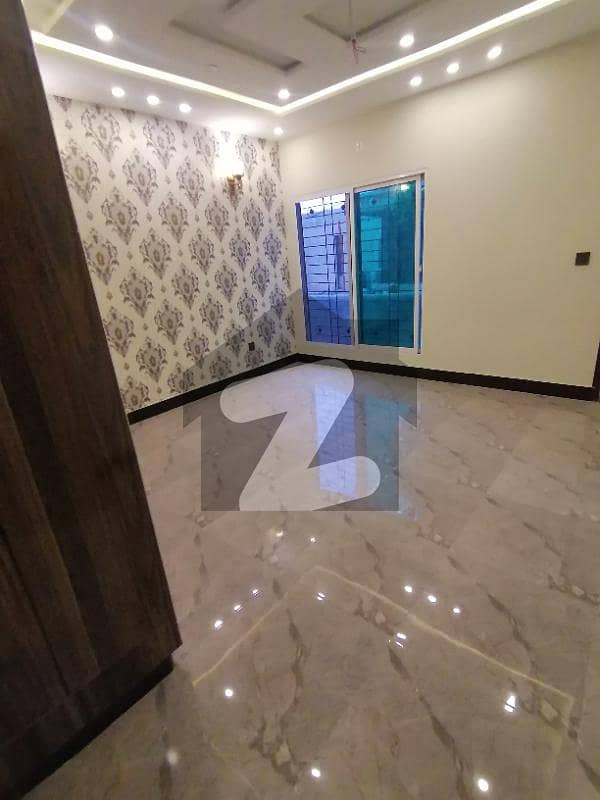 نیواقبال پارک کینٹ کینٹ لاہور میں 3 کمروں کا 6 مرلہ مکان 2 کروڑ میں برائے فروخت۔