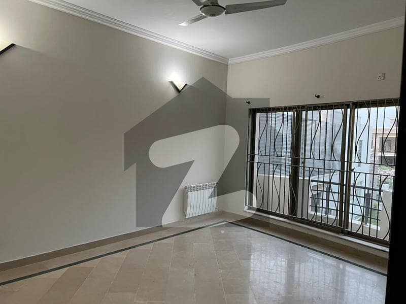 G11-4 500 Gaz Upper Portion For Rent 3 Bed