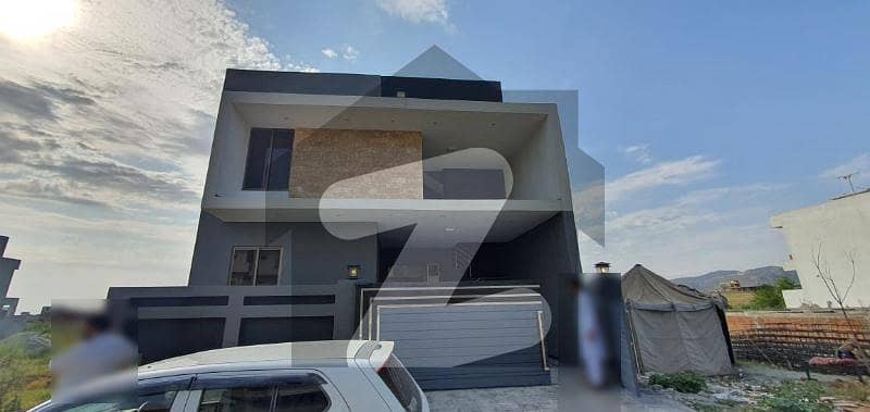 ڈی ۔ 17 اسلام آباد میں 5 کمروں کا 8 مرلہ مکان 1.75 کروڑ میں برائے فروخت۔