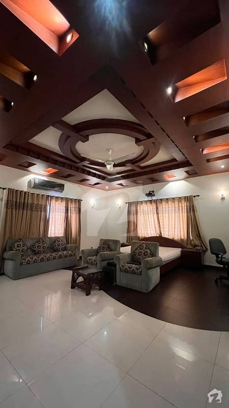 ڈی ایچ اے فیز 6 ڈی ایچ اے کراچی میں 7 کمروں کا 3 مرلہ مکان 1.5 کروڑ میں برائے فروخت۔
