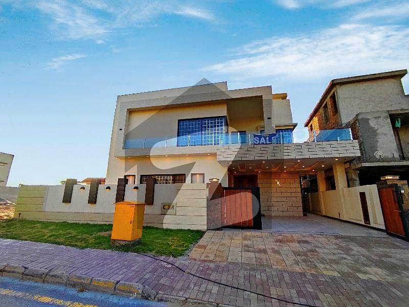 بحریہ ٹاؤن فیز 8 بحریہ ٹاؤن راولپنڈی راولپنڈی میں 6 کمروں کا 1 کنال مکان 6.25 کروڑ میں برائے فروخت۔