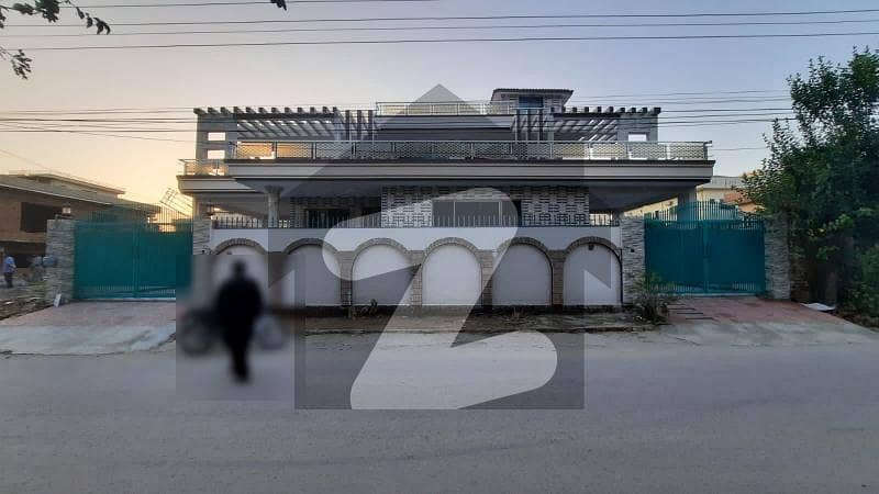 پاکستان ٹاؤن اسلام آباد میں 6 کمروں کا 1 کنال مکان 6 کروڑ میں برائے فروخت۔
