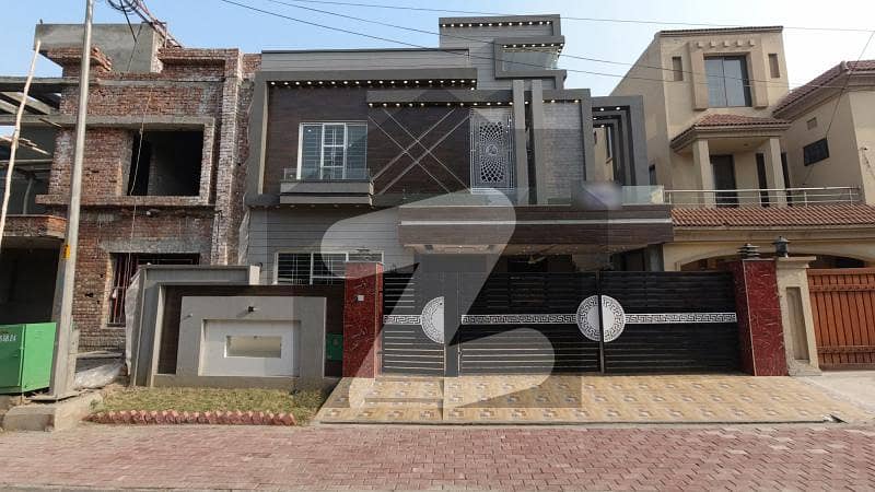 بحریہ ٹاؤن جاسمین بلاک بحریہ ٹاؤن سیکٹر سی بحریہ ٹاؤن لاہور میں 5 کمروں کا 10 مرلہ مکان 3.65 کروڑ میں برائے فروخت۔
