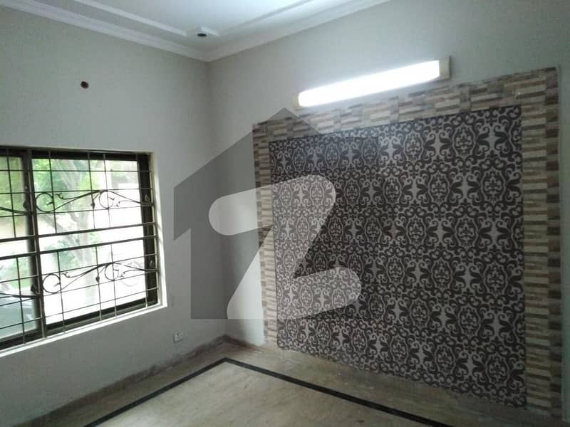 گلبرگ لاہور میں 5 کمروں کا 12 مرلہ مکان 5.5 کروڑ میں برائے فروخت۔