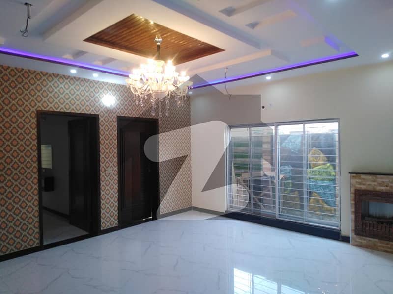 12 Marla House In Stunning Gulberg Is Available For sale