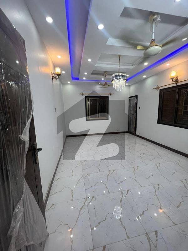 ڈی ایچ اے فیز 2 ایکسٹینشن ڈی ایچ اے ڈیفینس کراچی میں 5 کمروں کا 9 مرلہ فلیٹ 2.4 کروڑ میں برائے فروخت۔