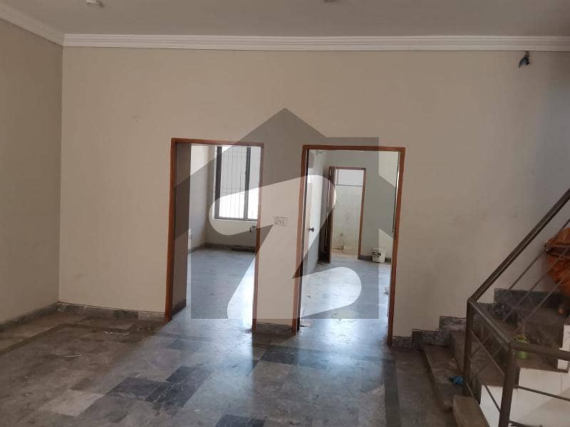گلبرگ 3 گلبرگ لاہور میں 4 کمروں کا 7 مرلہ مکان 85 ہزار میں کرایہ پر دستیاب ہے۔