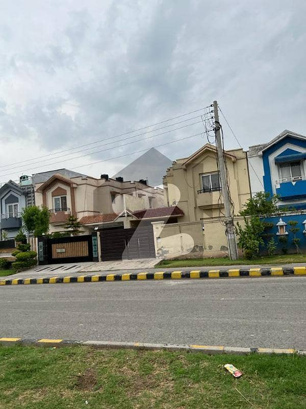 10 Marla Brand New House For Sale In Eden Value Homes Lahore