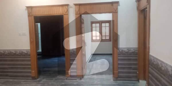 ناصر باغ روڈ پشاور میں 6 کمروں کا 5 مرلہ مکان 45 ہزار میں کرایہ پر دستیاب ہے۔