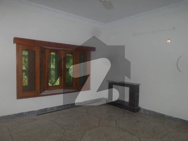 House Of 1800 Square Feet Available In G-13/2