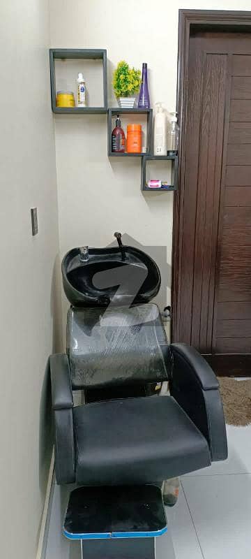 Running Beauty Parlor Setup For Sale