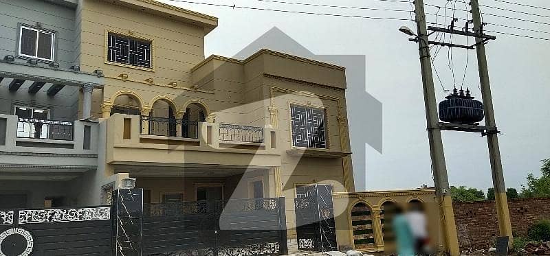 Corner In Nasheman-e-Iqbal Phase 2 - Block B House For sale Sized 10 Marla