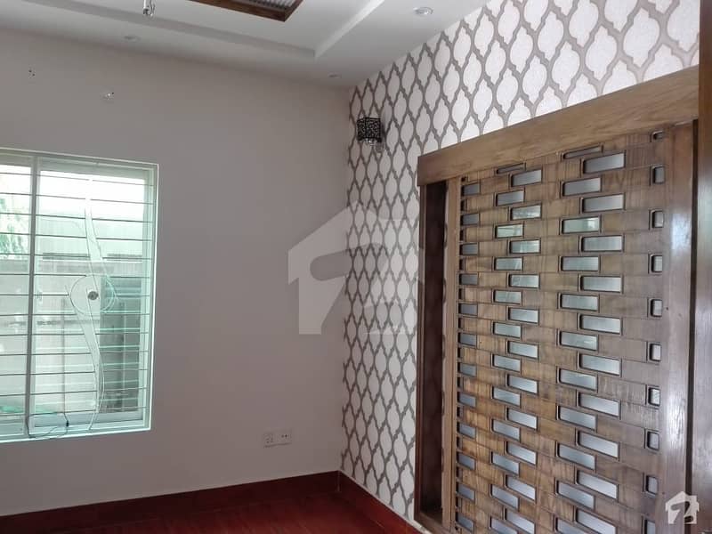 بحریہ آرچرڈ لاہور میں 4 کمروں کا 1 کنال مکان 2.5 کروڑ میں برائے فروخت۔