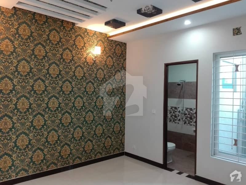 بحریہ آرچرڈ لاہور میں 4 کمروں کا 1 کنال مکان 2.55 کروڑ میں برائے فروخت۔