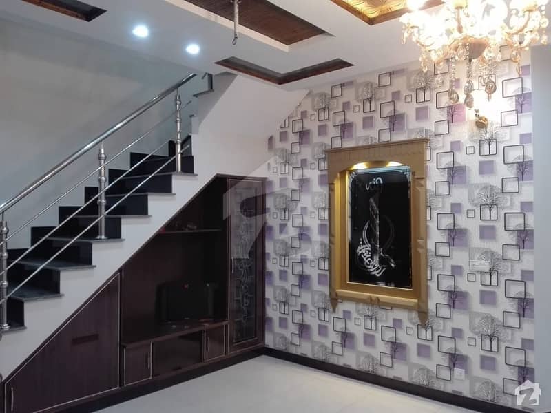 بحریہ آرچرڈ لاہور میں 4 کمروں کا 1 کنال مکان 2.7 کروڑ میں برائے فروخت۔