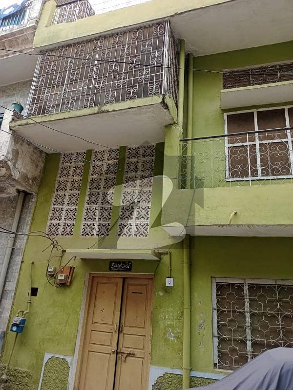 راجا بازار راولپنڈی میں 5 کمروں کا 5 مرلہ مکان 1.4 کروڑ میں برائے فروخت۔