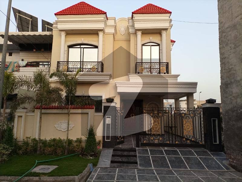 10 Marla Corner Brand New House For Sale In Green City