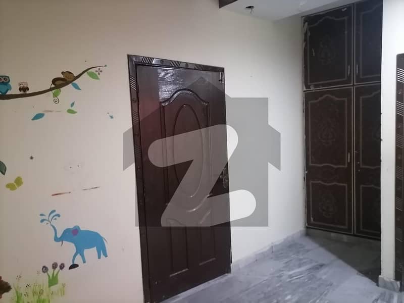 جوہر ٹاؤن لاہور میں 5 کمروں کا 5 مرلہ مکان 1.75 کروڑ میں برائے فروخت۔