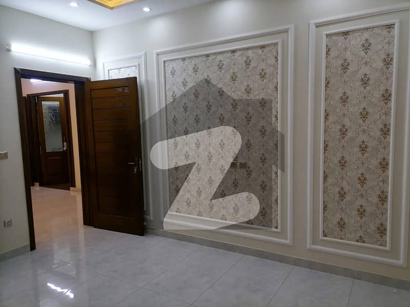 ریوینیو سوسائٹی لاہور میں 5 کمروں کا 1 کنال مکان 3.9 کروڑ میں برائے فروخت۔