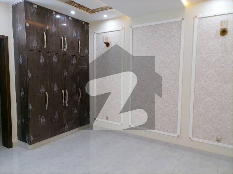 ریوینیو سوسائٹی لاہور میں 5 کمروں کا 1 کنال مکان 3.4 کروڑ میں برائے فروخت۔