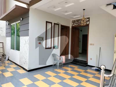 سوان گارڈن ۔ بلاک بی سوان گارڈن اسلام آباد میں 4 کمروں کا 6 مرلہ مکان 2.5 کروڑ میں برائے فروخت۔