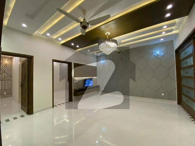 ایل ڈی اے ایوینیو ۔ بلاک ایف ایل ڈی اے ایوینیو لاہور میں 3 کمروں کا 1 کنال بالائی پورشن 60 ہزار میں کرایہ پر دستیاب ہے۔