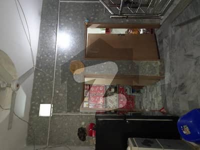 نادیہ گھی مل چوک لاہور میں 4 کمروں کا 3 مرلہ مکان 72 لاکھ میں برائے فروخت۔