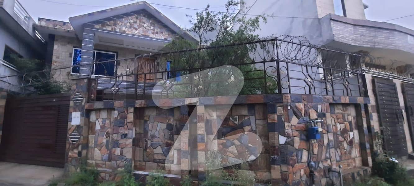 نواں شیر ایبٹ آباد میں 6 کمروں کا 13 مرلہ مکان 3 کروڑ میں برائے فروخت۔