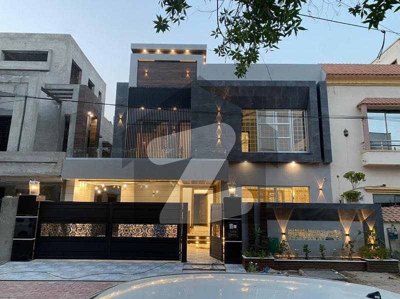 BRAND NEW 10 MARLA BEAUTIFUL HOUSE FOR SALE IN CHAMBELLI BLOCK BAHRIA TOWN LAHORE