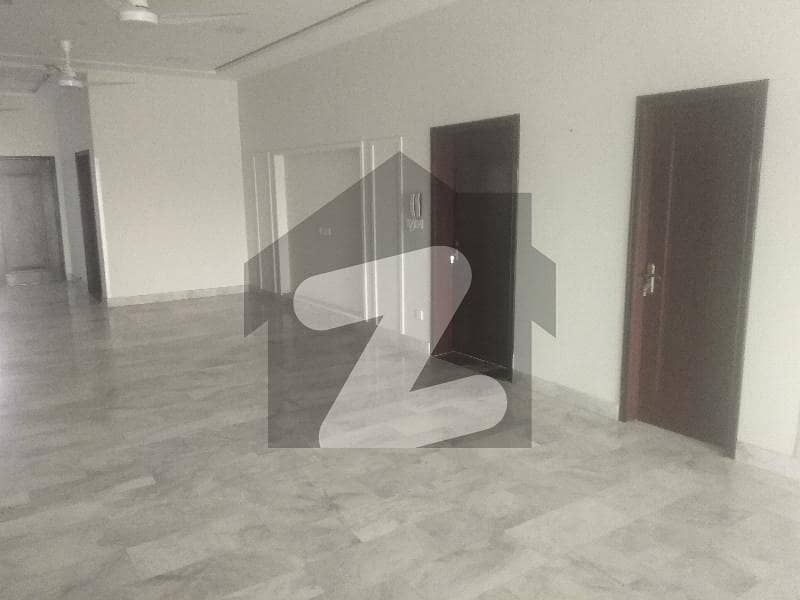 ایل ڈی اے ایوینیو ۔ بلاک ڈی ایل ڈی اے ایوینیو لاہور میں 6 کمروں کا 1 کنال مکان 5.5 کروڑ میں برائے فروخت۔