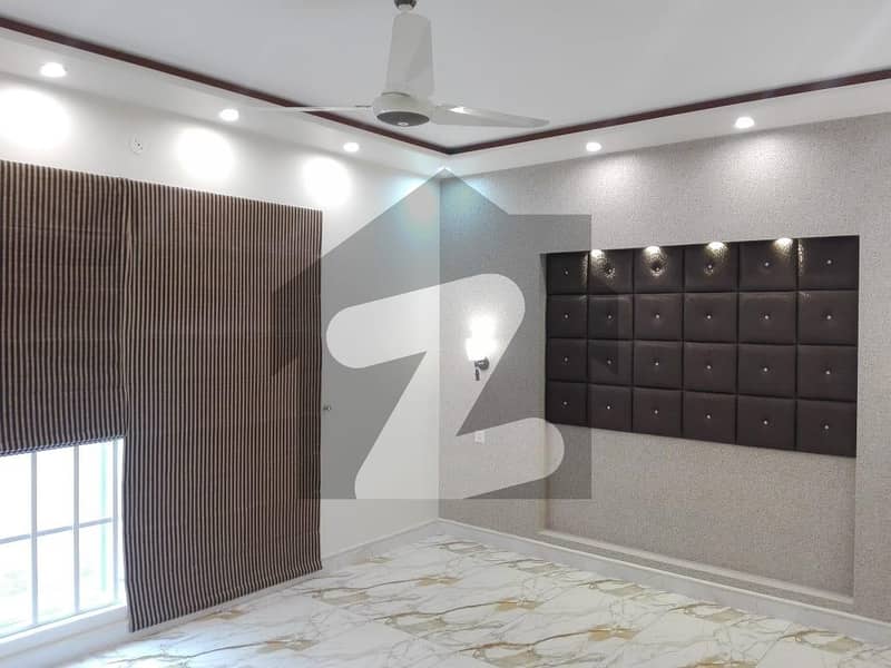 بحریہ ٹاؤن گلمہر بلاک بحریہ ٹاؤن سیکٹر سی بحریہ ٹاؤن لاہور میں 5 کمروں کا 10 مرلہ مکان 3.7 کروڑ میں برائے فروخت۔