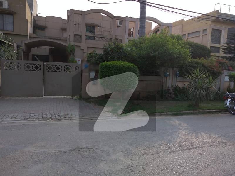 ایڈن ایوینیو ایڈن لاہور میں 3 کمروں کا 12 مرلہ مکان 85 ہزار میں کرایہ پر دستیاب ہے۔