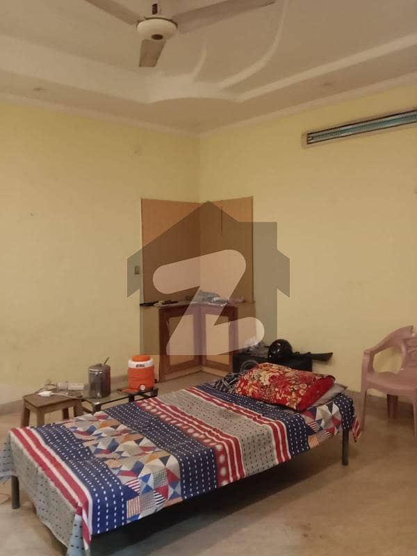 10 Marla Lower Portion For Rent In Dha Phase 8 Eden City