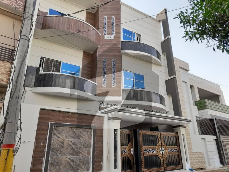 علامہ اقبال ایونیو جہانگی والا روڈ بہاولپور میں 7 کمروں کا 7 مرلہ مکان 2.5 کروڑ میں برائے فروخت۔