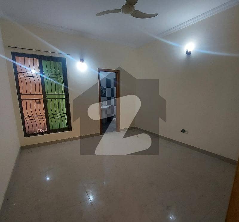 گارڈن ٹاؤن - طارق بلاک گارڈن ٹاؤن لاہور میں 2 کمروں کا 10 مرلہ زیریں پورشن 75 ہزار میں کرایہ پر دستیاب ہے۔