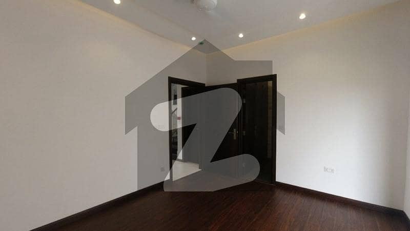 ڈی ایچ اے فیز 2 ڈیفنس (ڈی ایچ اے) لاہور میں 5 کمروں کا 1 کنال مکان 1.75 لاکھ میں کرایہ پر دستیاب ہے۔