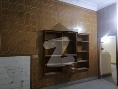 وحدت روڈ لاہور میں 5 کمروں کا 1 کنال مکان 6.5 کروڑ میں برائے فروخت۔