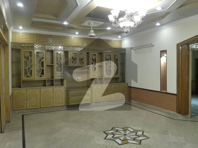 Lower Portion Of 1 Kanal Available For rent In Allama Iqbal Town - Raza Block