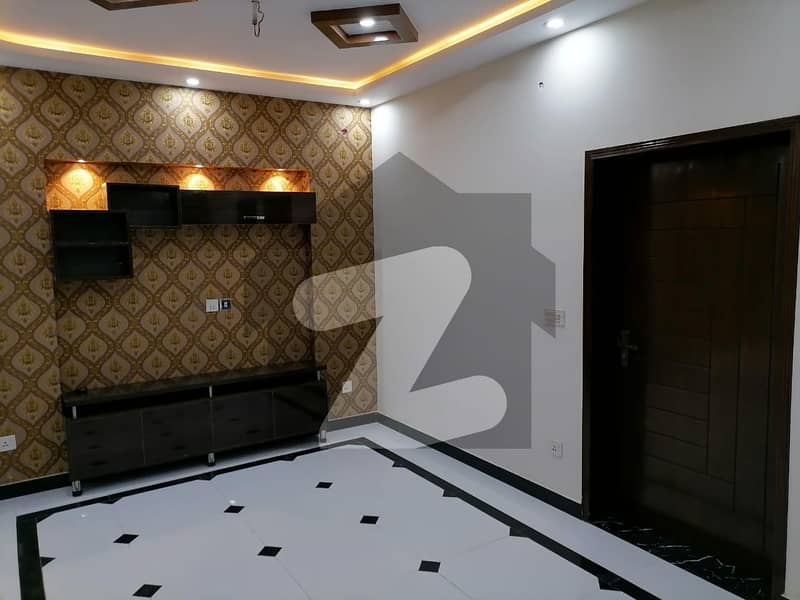 بحریہ نشیمن لاہور میں 5 کمروں کا 8 مرلہ مکان 2.24 کروڑ میں برائے فروخت۔