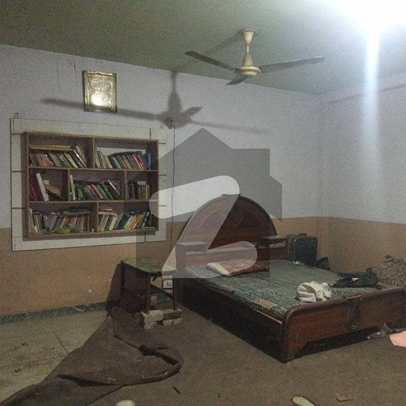 2025 Square Feet Room In Johar Town For Rent At Good Location