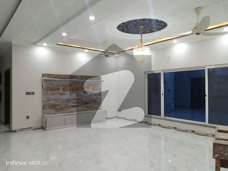 A Beautiful And Brand New Luxury Portion For Rent In Usman D