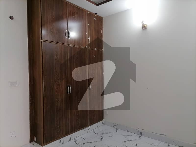 پی آئی اے ہاؤسنگ سکیم لاہور میں 5 کمروں کا 5 مرلہ مکان 2.25 کروڑ میں برائے فروخت۔