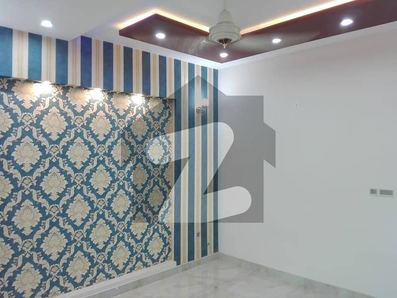 ریوینیو سوسائٹی لاہور میں 5 کمروں کا 1 کنال مکان 3.7 کروڑ میں برائے فروخت۔