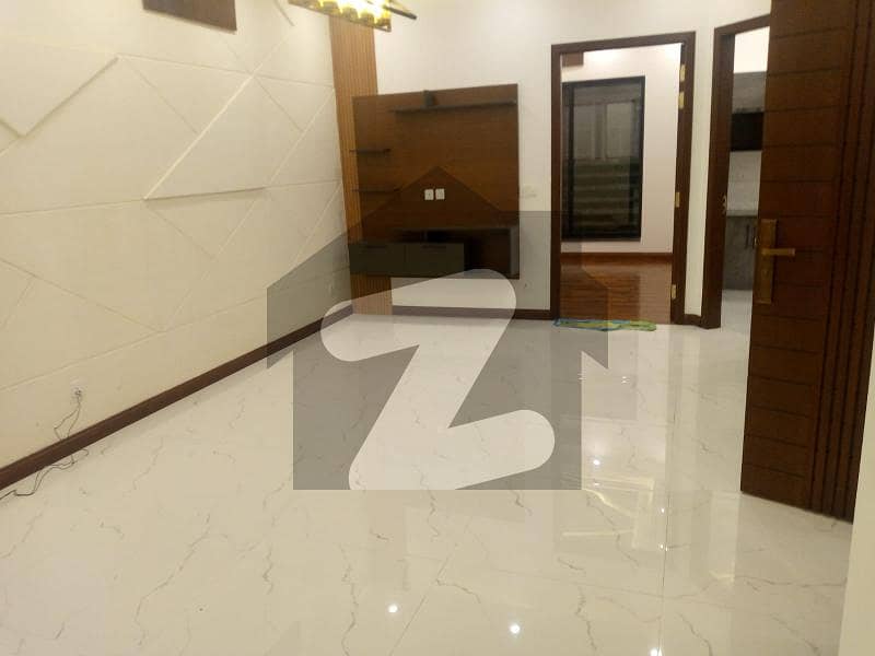 ڈی ایچ اے فیز 5 ڈیفنس (ڈی ایچ اے) لاہور میں 3 کمروں کا 5 مرلہ مکان 2.65 کروڑ میں برائے فروخت۔